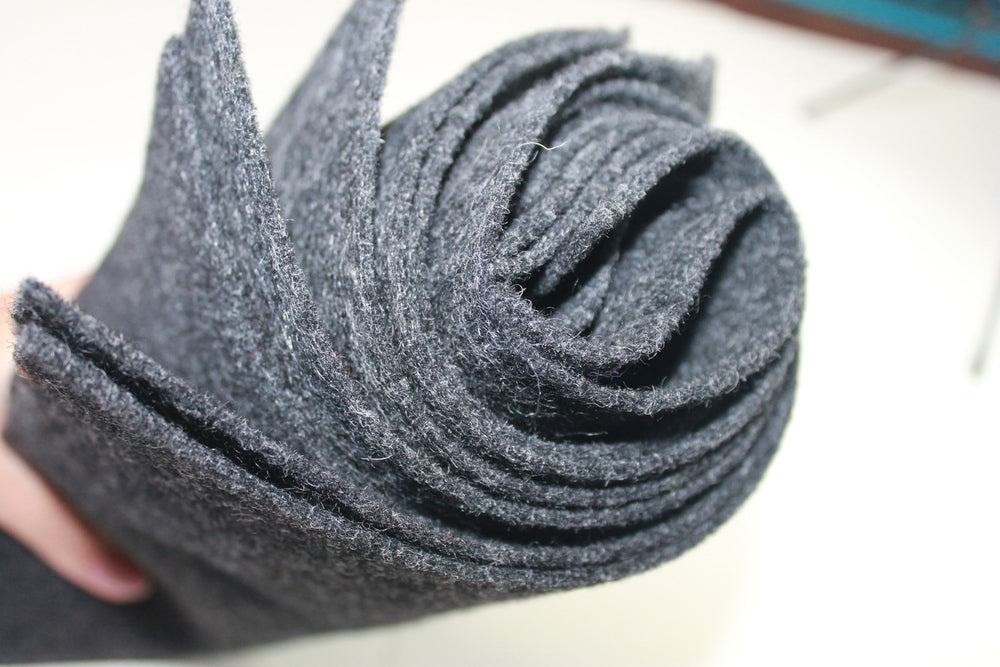 Feltro Grigio 40×40 cm – Spessore 2 mm – Alta Qualità per Progetti Creativi