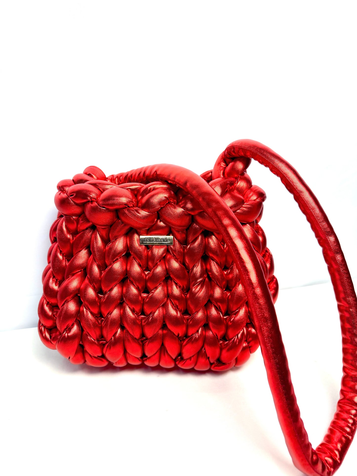 Borsa Handmade in Filato Marshmallow Rosso Metallizzato – Borsa Artigianale Intrecciata, Accessorio Unico e Morbido