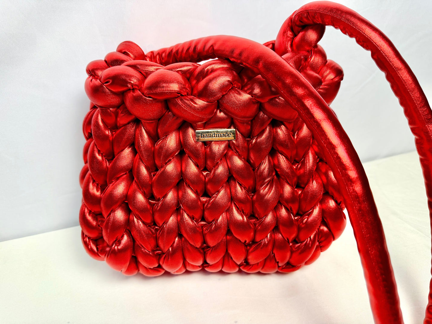 Borsa Handmade in Filato Marshmallow Rosso Metallizzato – Borsa Artigianale Intrecciata, Accessorio Unico e Morbido