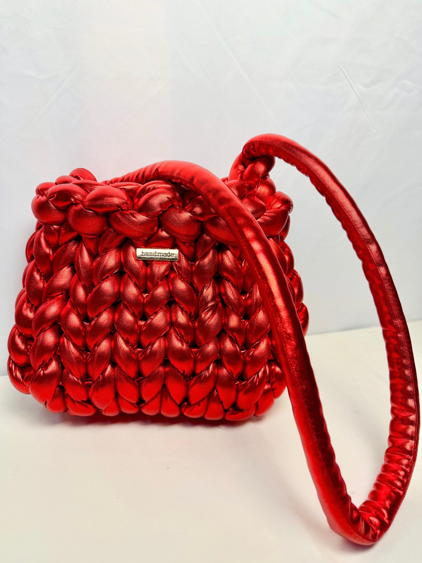 Borsa Handmade in Filato Marshmallow Rosso Metallizzato – Borsa Artigianale Intrecciata, Accessorio Unico e Morbido