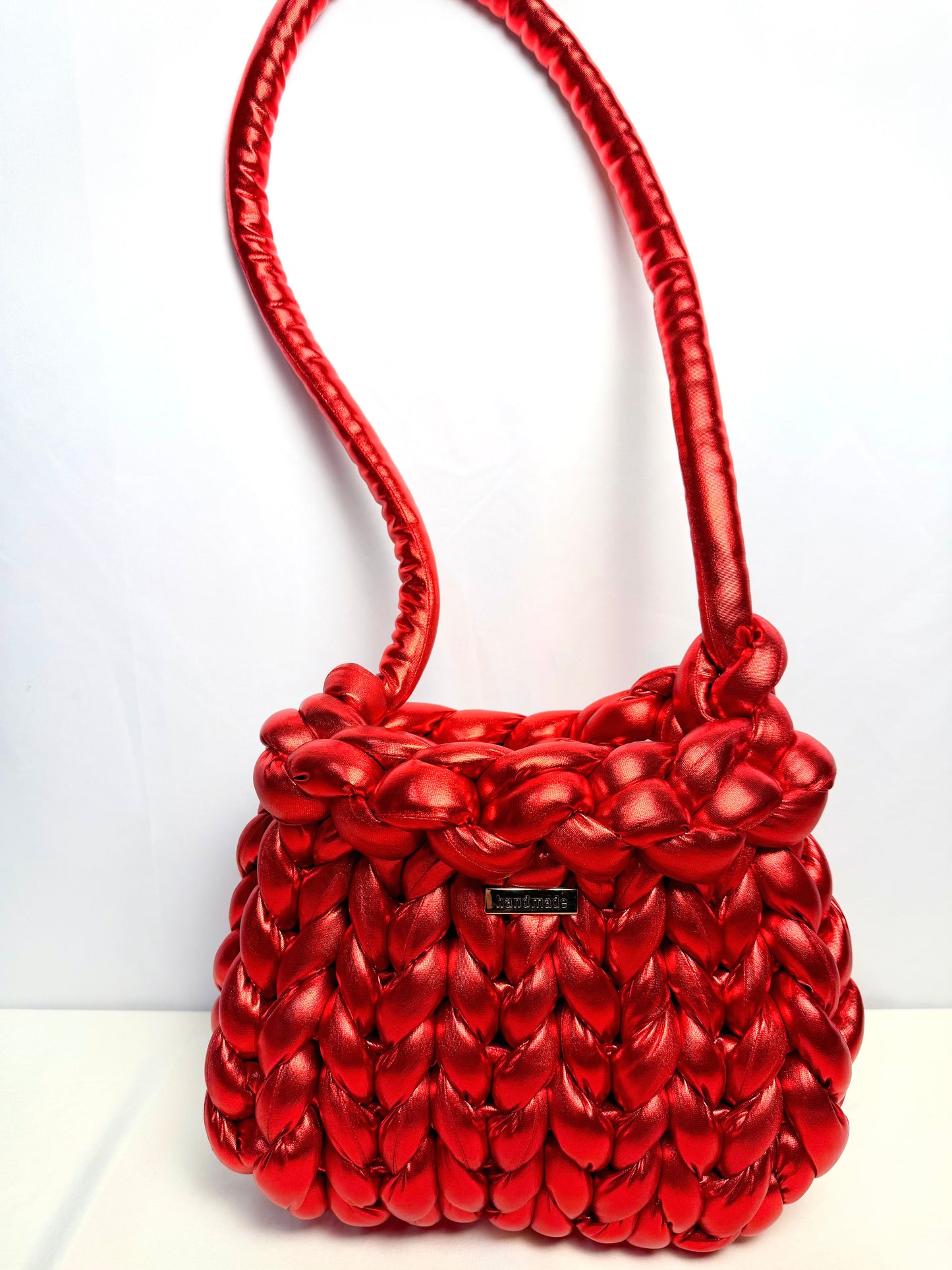Borsa Handmade in Filato Marshmallow Rosso Metallizzato – Borsa Artigianale Intrecciata, Accessorio Unico e Morbido