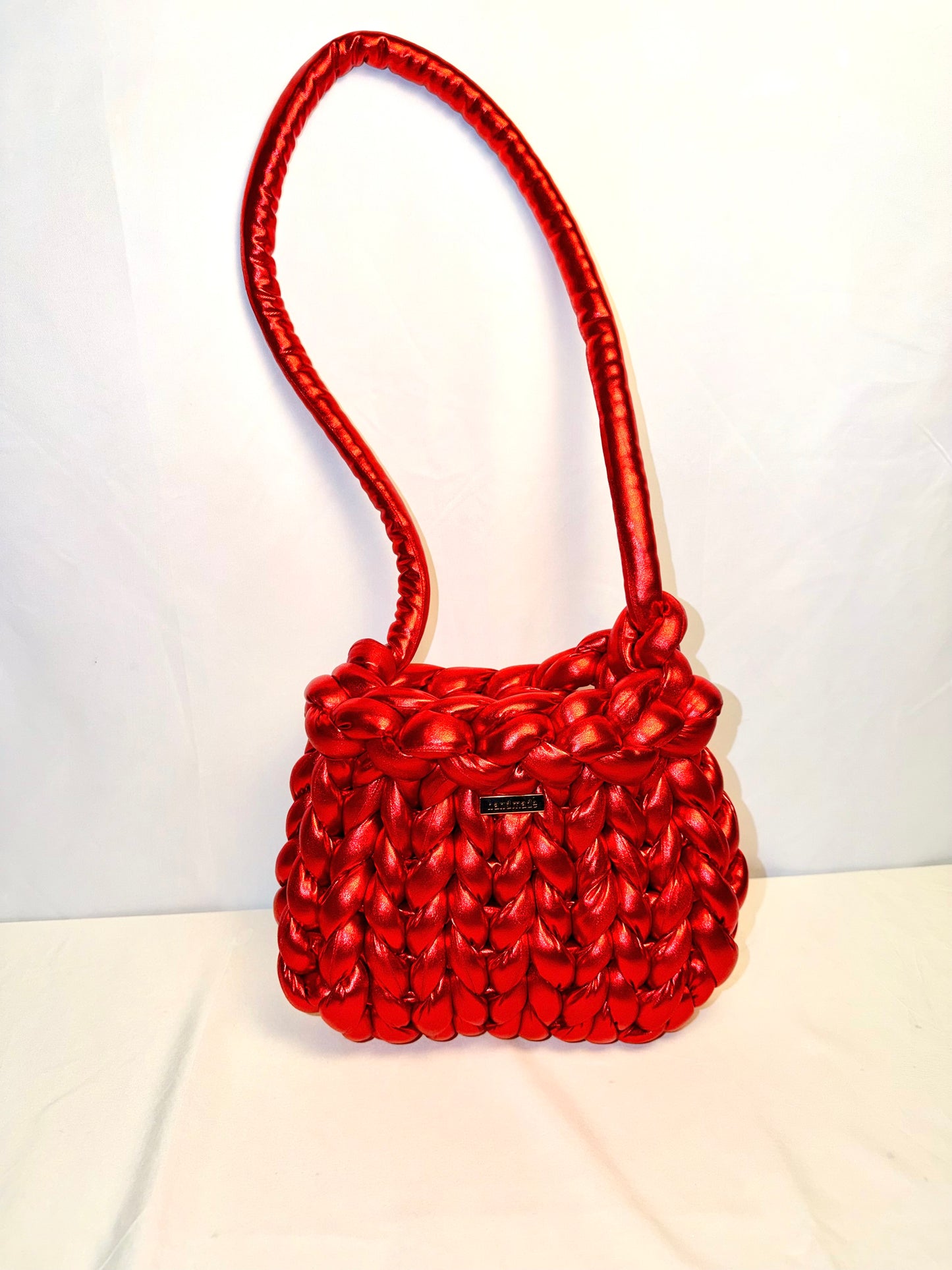 Borsa Handmade in Filato Marshmallow Rosso Metallizzato – Borsa Artigianale Intrecciata, Accessorio Unico e Morbido